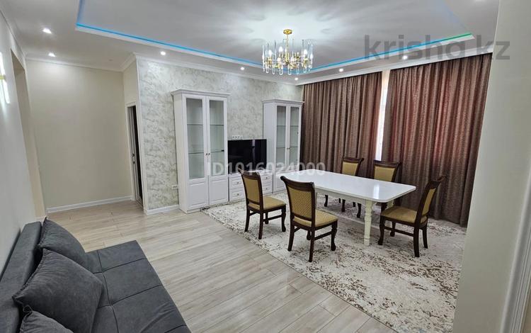 2-бөлмелі пәтер · 90 м² · 3/3 қабат, Самал-2 ш/а., Адгама Каримова 117, бағасы: 33 млн ₸ в Атырау, мкр Самал-2 — фото 2