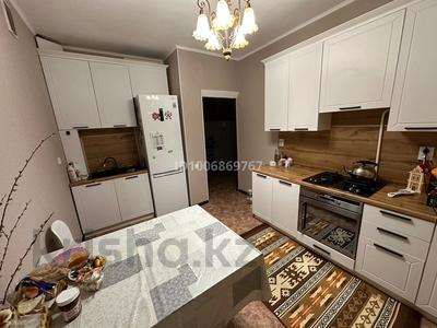 3-бөлмелі пәтер · 82.2 м² · 4/5 қабат, Ул. Дружбы Народов 4/6, бағасы: 29.5 млн ₸ в Аксае