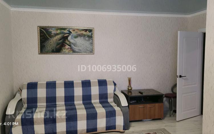 2-бөлмелі пәтер · 54 м² · 3/9 қабат, 10 мкрн 4 — Музей, бағасы: 18.5 млн ₸ в Аксае — фото 2