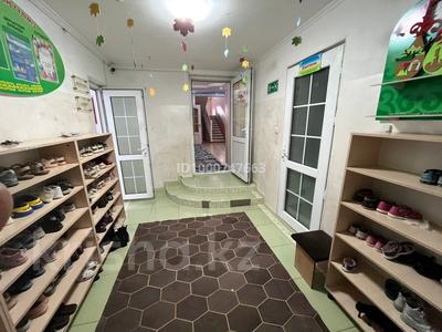 Отдельный дом · 8 комнат · 340 м² · 8 сот., Исахметова — Микрорайон Ынтымак за 70 млн ₸ в Алатау