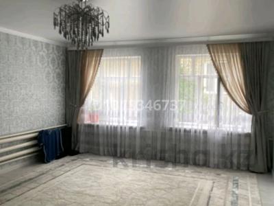 Жеке үй · 6 бөлме · 300 м² · 8 жүзд., Байзак Батыра 82 — Ташкентская, бағасы: 80 млн ₸ в Таразе