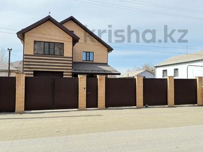 Отдельный дом · 6 комнат · 411 м² · 8 сот., мкр Шанхай, Братьев Жубановых 220 за 93 млн 〒 в Актобе