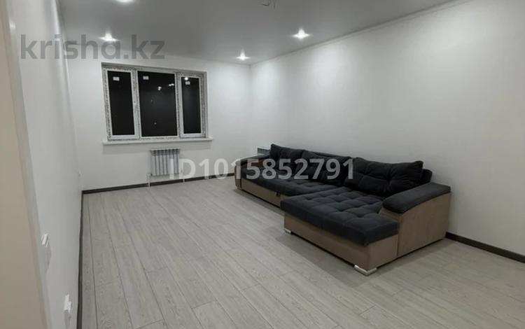 3-комнатная квартира · 104 м² · 5/5 этаж, Желтоксан 1/6 — ТД Караван, Ресторан Лазурный за 200 000 ₸ в Уральске — фото 2