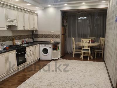 3-комнатная квартира, 66 м², 4/4 этаж, мкр Аксай-5 25 за 55 млн 〒 в Алматы, Ауэзовский р-н