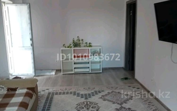 2-комнатная квартира · 64 м² · 10/25 этаж, мкр Юго-Восток за 170 000 ₸ в Караганде, Казыбек би р-н — фото 2