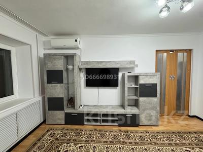 Пәтерлер в Атырауской обл.: 2-бөлмелі пәтер · 50 м² · 1/5 қабат, Сатпаева 16, бағасы: 20 млн 〒 2-бөлмелі пәтер · 50 м² · 1/5 қабат, Сатпаева 16, бағасы: 20 млн 〒 в Атырау