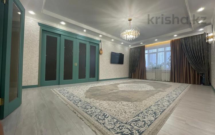 4-комнатная квартира · 195 м² · 6/9 этаж, мкр. Алтын орда за 79.9 млн ₸ в Актобе — фото 2
