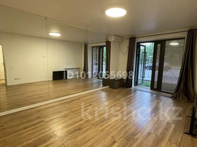 1-комнатная квартира · 41.7 м² · 1/5 этаж, ул. Кабанбай батыра за 240 000 〒 в Алматы, Медеуский р-н