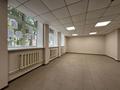 Офисы, кабинеты и рабочие места · 80 м² за 400 000 ₸ в Караганде, Казыбек би р-н — фото 4