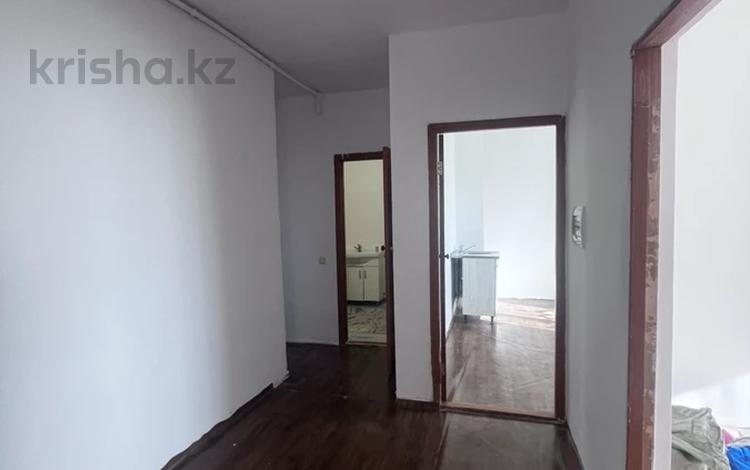 3-бөлмелі пәтер · 79.5 м² · 10/10 қабат, шахтеров 74, бағасы: 27 млн ₸ в Караганде, Казыбек би р-н — фото 2