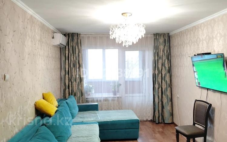 3-комнатная квартира, 65 м², 5/5 этаж, мкр Аксай-2 48 за 35.7 млн 〒 в Алматы, Ауэзовский р-н — фото 2