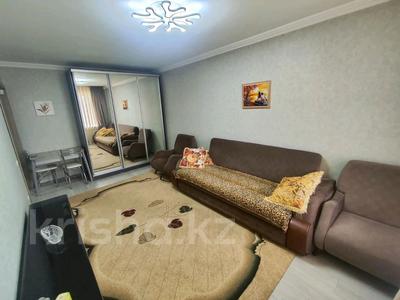 1-комнатная квартира, 32 м², 4/4 этаж помесячно, мкр №12 8 — Шаляпина за 185 000 〒 в Алматы, Ауэзовский р-н