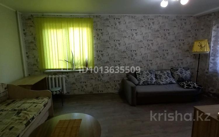 1-комнатная квартира · 32 м² · 4/5 этаж, Аманжолова 135 за 110 000 ₸ в Уральске — фото 2