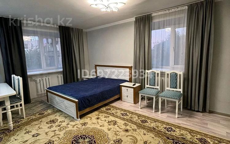 1-комнатная квартира · 40 м² · 3 этаж, 343 квартал 16 — Мебельный Айна этот дом за 12.5 млн ₸ в Семее — фото 2
