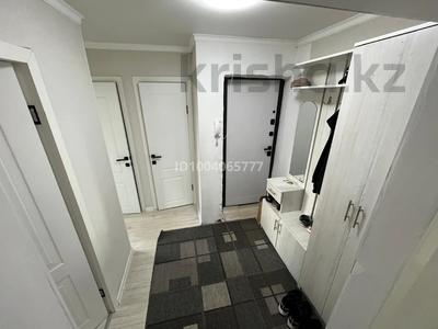4-комнатная квартира · 60.9 м² · 5/5 этаж, Майкудук, 15й микрорайон 8 — 61 школа. Автосервис RIKZ за 13.5 млн 〒 в Караганде, Алихана Бокейханова р-н
