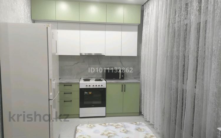3-комнатная квартира · 68 м² · 4/8 этаж, Муканова 51 за 300 000 ₸ в Караганде, Казыбек би р-н — фото 4