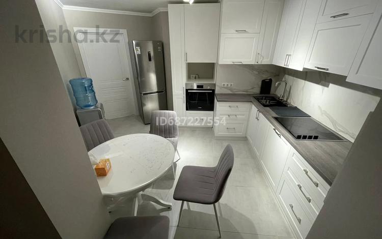 2-бөлмелі пәтер · 70 м² · 7/25 қабат, Байкена Ашимова 26, бағасы: 240 000 〒 в Караганде, Казыбек би р-н — фото 2
