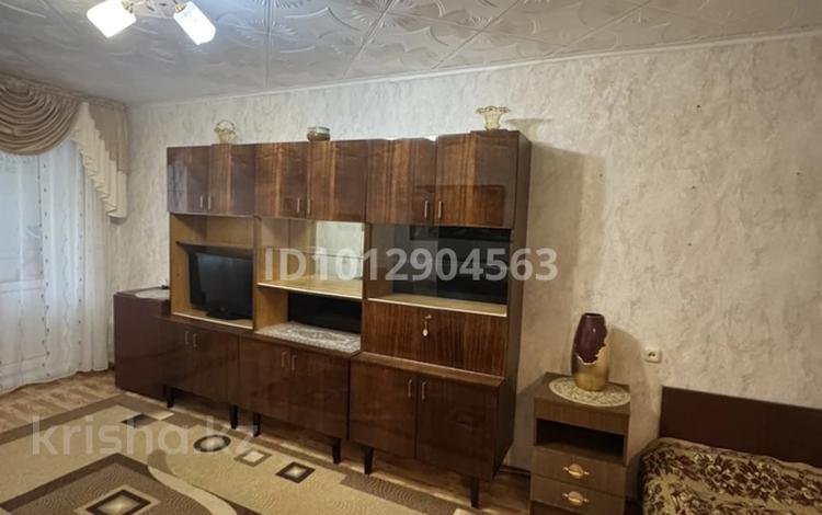 1-комнатная квартира · 33 м² · 3/5 этаж, мкр Юго-Восток, Строителей 18 за 120 000 ₸ в Караганде, Казыбек би р-н — фото 2