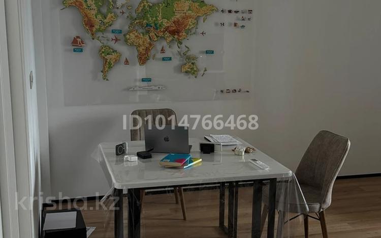 1-комнатная квартира · 52 м² · 7/8 этаж, Калибек Куанышбаев, 11 б — Напротив музыкального драмтеатра им Куанышбаева. 7 этажный дом за 43.5 млн ₸ в Астане, Сарайшык р-н — фото 2