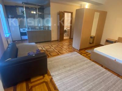 1-комнатная квартира · 45 м² · 4/5 этаж, мкр Самал-2 2 за 300 000 ₸ в Алматы, Медеуский р-н