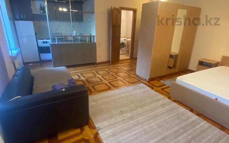 1-комнатная квартира · 45 м² · 4/5 этаж, мкр Самал-2 2 за 300 000 ₸ в Алматы, Медеуский р-н — фото 2