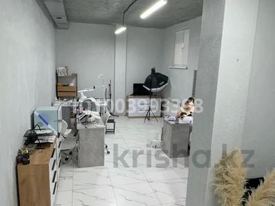 Свободное назначение, офисы, магазины и бутики, склады, салоны красоты, фитнес и спорт, медцентры и аптеки, образование, развлечения, кабинеты и рабочие места, студии · 33 м² за 112 000 〒 в Актобе