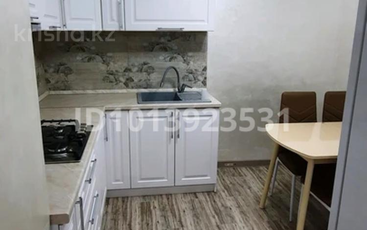 2-комнатная квартира · 60 м² · 6/10 этаж, мкр №12, 12-й мкрн 26 за 300 000 ₸ в Алматы, Ауэзовский р-н — фото 2