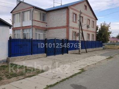 Отдельный дом · 10 комнат · 1000 м² · 1000 сот., мкр Аксай, Достық 1 — Ақсай моншаға жақын за 80 млн 〒 в Атырау