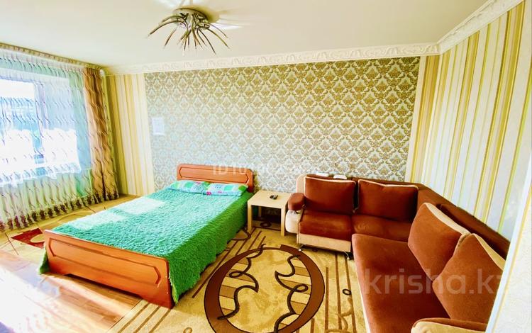 1-комнатная квартира · 30 м² · 5/5 этаж, проспект Абая 5 за 150 000 ₸ в Усть-Каменогорске, Ульбинский — фото 2