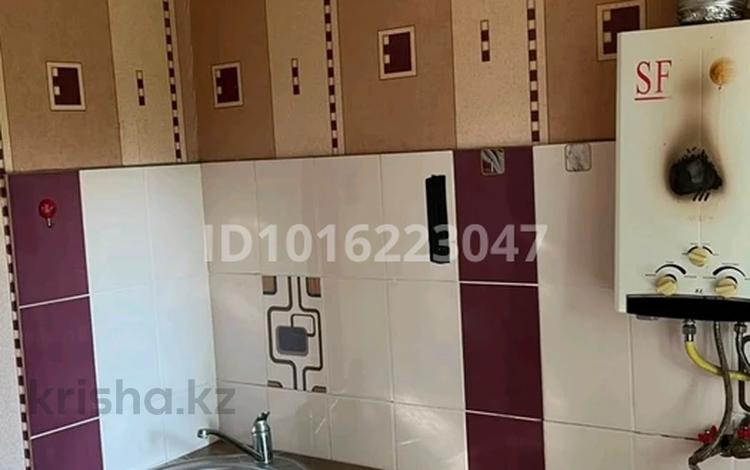 1-бөлмелі пәтер · 42 м² · 2/3 қабат, Б.батыра Комратова 217, бағасы: 80 000 ₸ в Таразе — фото 2