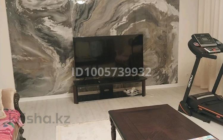 Отдельный дом · 8 комнат · 300 м² · 10 сот., Микрорайон Самал 1 123 — Резиденция Акима за 75 млн 〒 в Уральске — фото 2