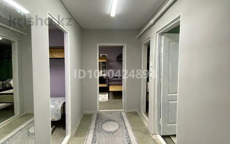 4 бөлме · 80 м² · 1/1 қабат, Жарокова — Абая, бағасы: 60 000 〒 в Алматы, Алмалинский р-н — фото 2