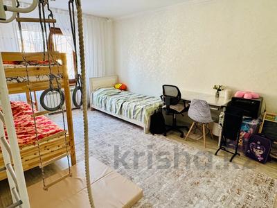 5-комнатная квартира · 104 м² · 1/5 этаж, 3 мкр. Мушелтой 34 — Ресторан Status, центральная Мечеть, торговый дом Даулет за 44 млн 〒 в Талдыкоргане, мкр Мушелтой