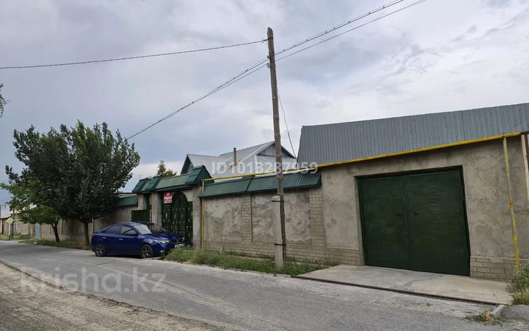 Отдельный дом · 8 комнат · 200 м², Рудаки 108 — 93 школа за 61 млн ₸ в Аксукенте — фото 2