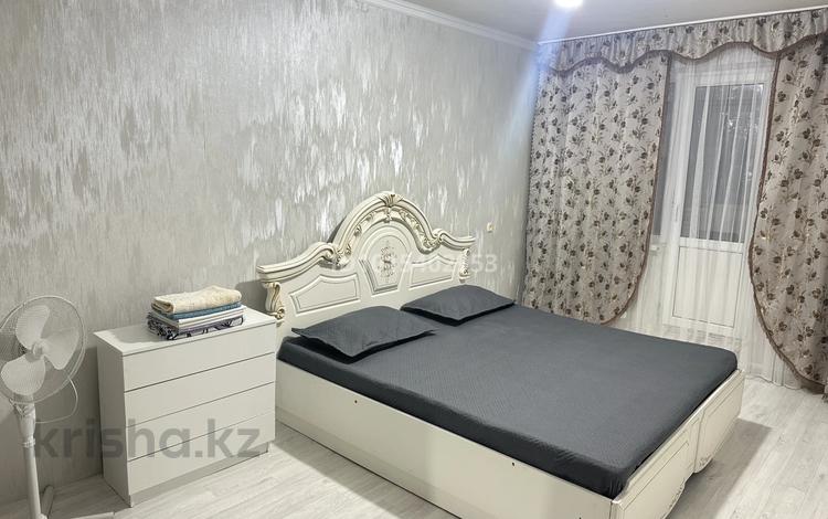 1-комнатная квартира · 50 м² · 2/5 этаж, мкр 5, Мкр 5 АБИЛХАЙРХАН 57 А — Океан остановка - Напротив Нурдаулета - Центр. Стадион - Клиника Айгерим - Воинская Часть - Акимат- Багетто кафе. за 10 000 ₸ в Актобе — фото 2