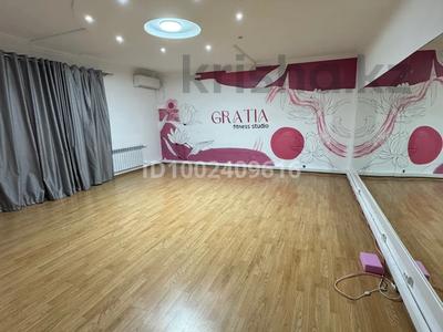 Свободное назначение, салоны красоты, бани, гостиницы и зоны отдыха, фитнес и спорт, кабинеты и рабочие места, студии · 200 м² за 140 000 〒 в Атырау, мкр Центральный