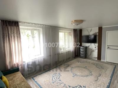 3-бөлмелі пәтер · 70 м² · 3/5 қабат, Тауелсиздик 2 — 3 школа, Цон, Народный Банк, бағасы: 15 млн ₸ в Текели