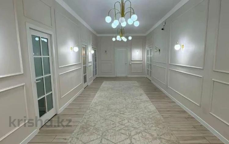 3-бөлмелі пәтер · 170 м² · 10/12 қабат, 16-ш/а. 33/7, бағасы: 350 000 ₸ в Актау, 16-й мкр  — фото 2
