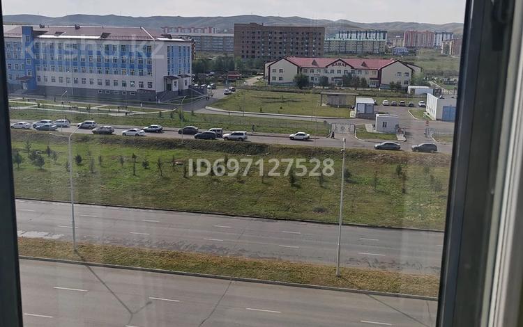 3-бөлмелі пәтер · 94.4 м² · 7/10 қабат, Казыбек Би 38, бағасы: 56 млн ₸ в Усть-Каменогорске — фото 25