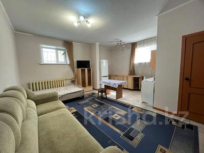 1-комнатная квартира · 30 м² · 1/3 этаж, Трусова за 7.5 млн 〒 в Семее