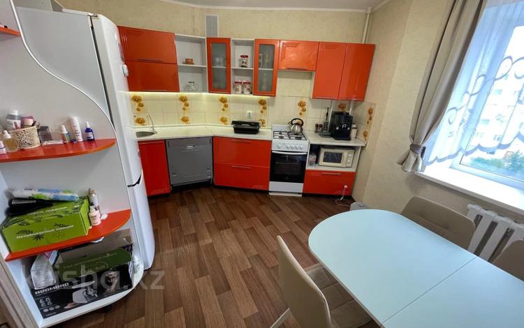 3-бөлмелі пәтер · 87.1 м² · 5/6 қабат, Воинов-Интернационалистов 1/1, бағасы: 39 млн ₸ в Костанае — фото 2