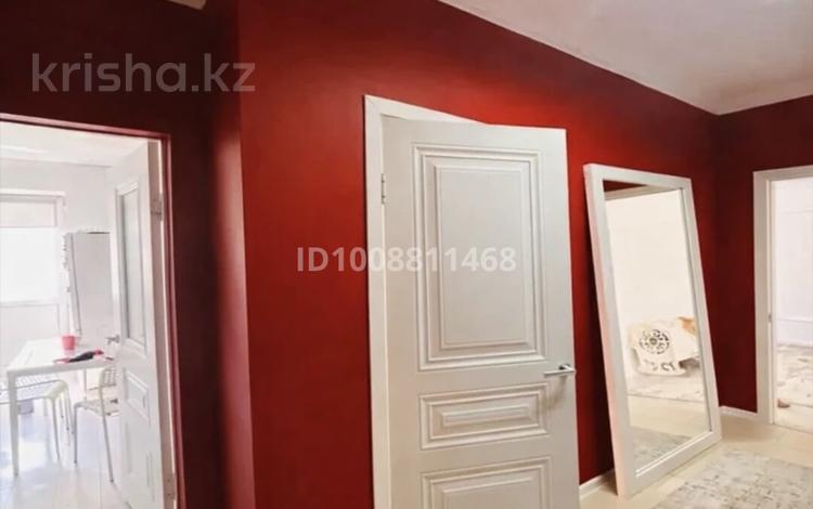 2-комнатная квартира · 67 м² · 5/10 этаж, мкр Нурсая, Таумуш Жумагалиев 15 за 300 000 〒 в Атырау — фото 2