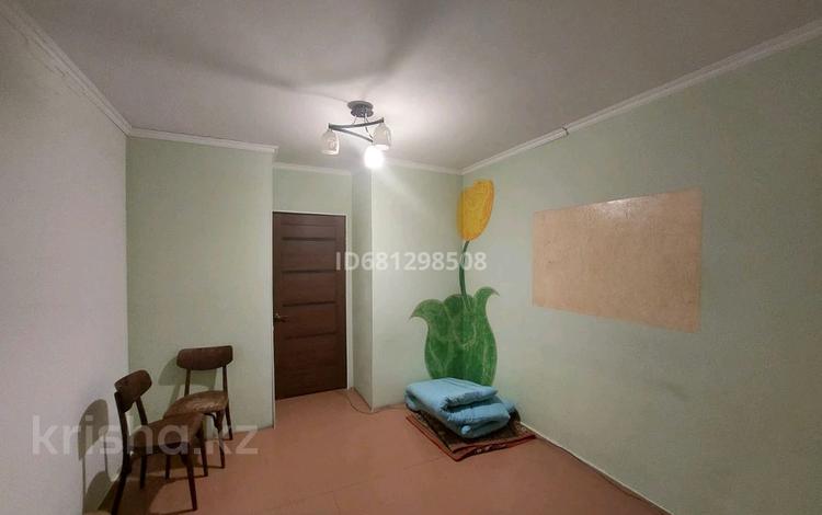 3-комнатная квартира, 55.5 м², 5/5 этаж, 11 мкрн Жансая за 14 млн 〒 в Таразе — фото 2