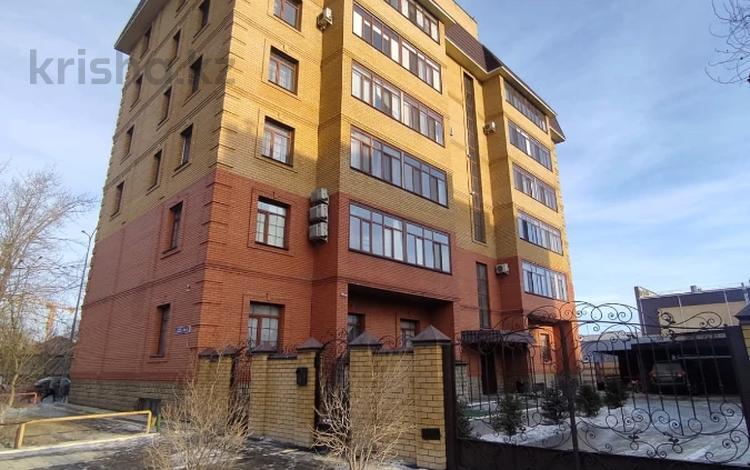 3-комнатная квартира, 94.6 м², 4/6 этаж, Уранхаева 64 за 58 млн 〒 в Семее — фото 2