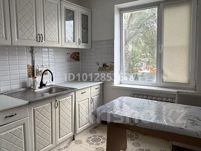 2-бөлмелі пәтер · 55 м² · 2/5 қабат, мкр 8, Братьев жубановых 302 — Напротив Тц «Алтай», бағасы: 165 000 ₸ в Актобе
