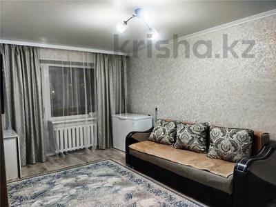 3-комнатная квартира, 60 м², 2/5 этаж, Пришахтинск, 21й микрорайон за 14.5 млн 〒 в Караганде, Алихана Бокейханова р-н