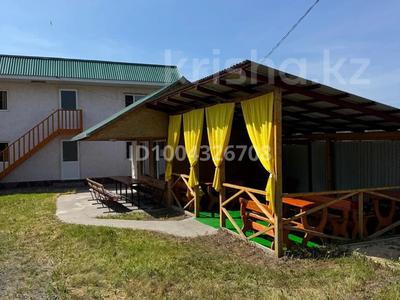 Жеке үй · 8 бөлме · 100 м², Жумабаева 9А — За рынком, бағасы: 20 000 ₸ в Бурабае