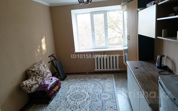 1-бөлмелі пәтер · 16 м² · 2/5 қабат, 2 ш/а., мкр 8 Гришина 72 — 1 школа, бағасы: 3 млн ₸ в Актобе — фото 2