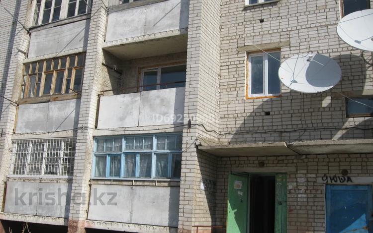 4-комнатная квартира, 75.7 м², 2/5 этаж, 1 мкрн 3 за 9 млн 〒 в Шульбинске — фото 2