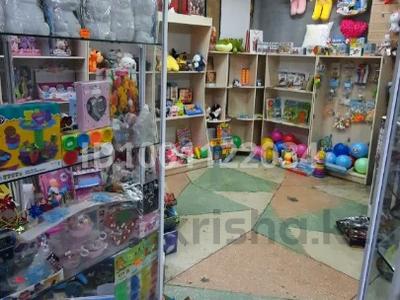 Коммерциялық жылжымайтын мүлік в Западно-Казахстанской обл.: Дүкендер мен бутиктер · 19 м², бағасы: 1.2 млн 〒 Дүкендер мен бутиктер · 19 м², бағасы: 1.2 млн 〒 в Уральске, мкр Школьник